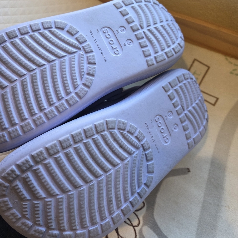 CROCS Women's Or Unisex Lavender Lilac Men's Size 6, Women's Size 8 - Picture 6 of 8